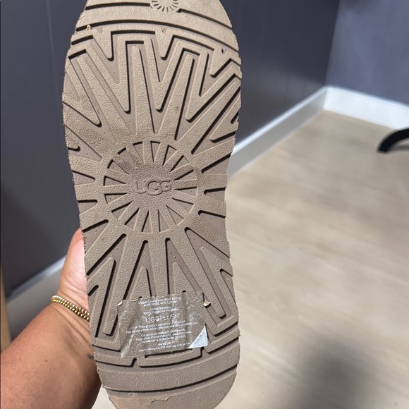 UGG platform tazz Brown Suede Slip-Ons with Red Trim - Picture 3 of 16